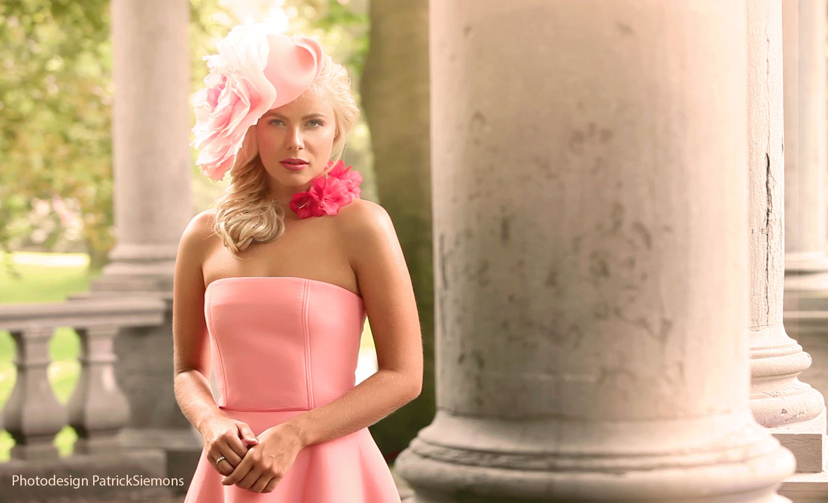 Model poseert in haute couture jurk tijdens modefotografie shoot als animatie gemaakt