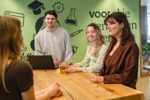 Zakelijke portretten Amsterdam – authentieke employer branding fotografie in bedrijf.