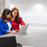 Fotograaf arbeidsmarktcommunicatie Utrecht – medewerkers werken samen aan project.