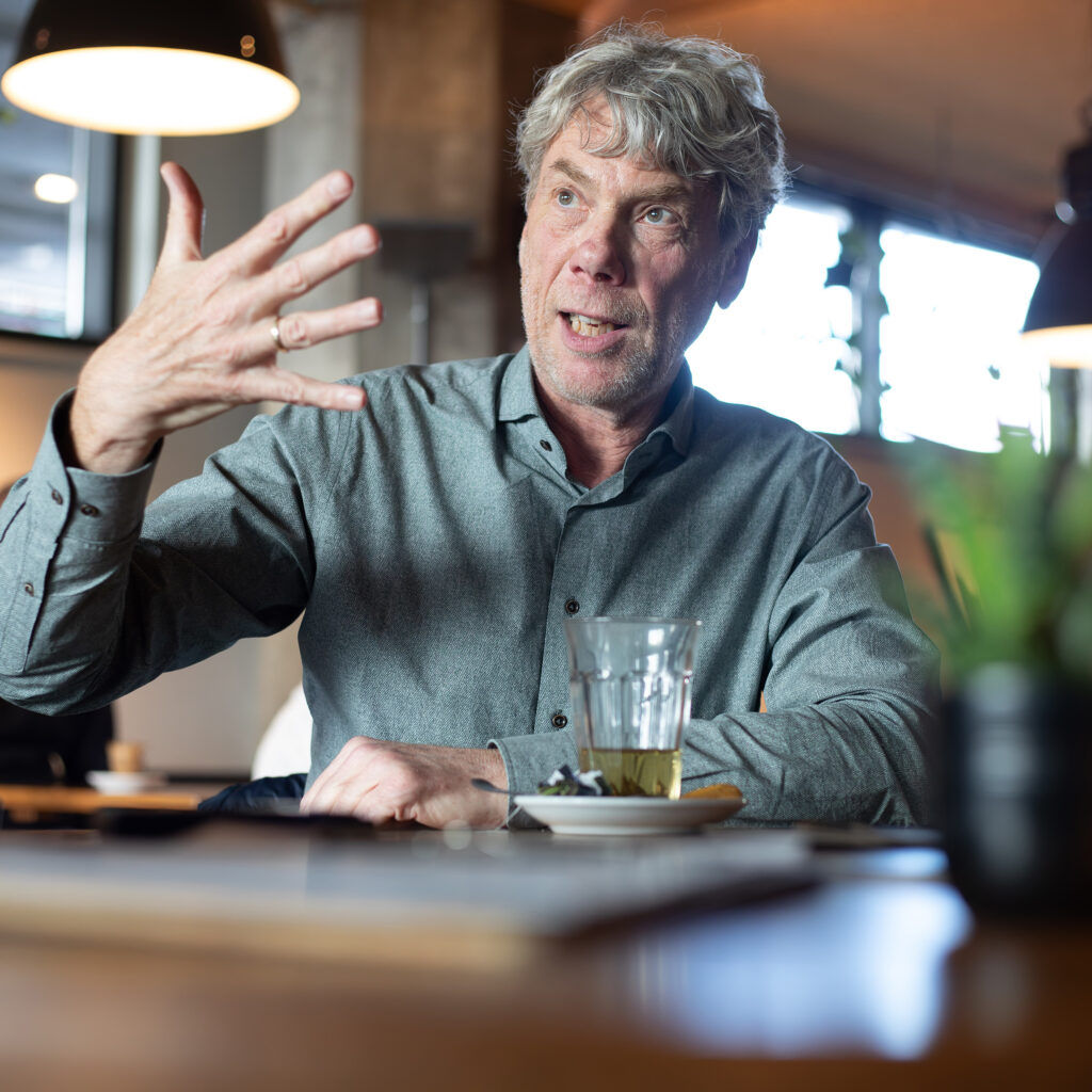 journalistieke fotografie tijdens zakelijk gesprek
